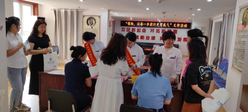 中國大地保險吉林分公司開展“傳遞關(guān)愛，守護(hù)健康”7.8 保險公眾宣傳日義診活動 (2)